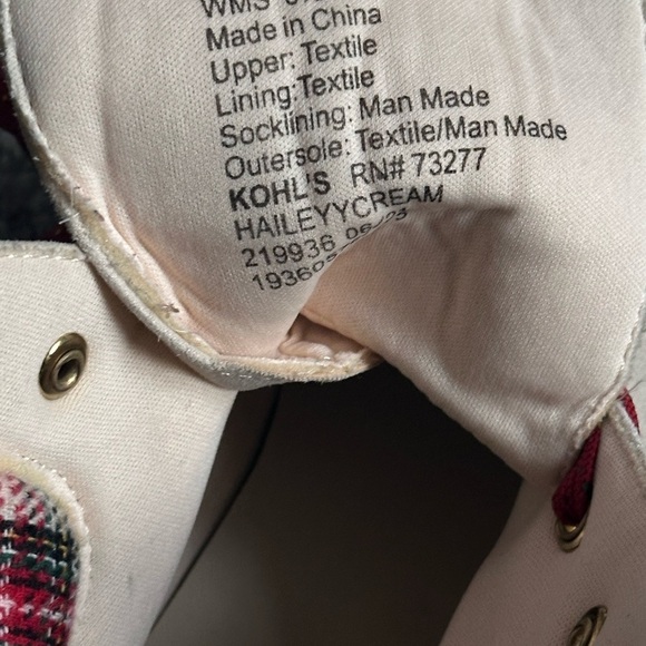 SO White and Red Winter Boots with Plaid Accents 6.5 - Picture 8 of 8